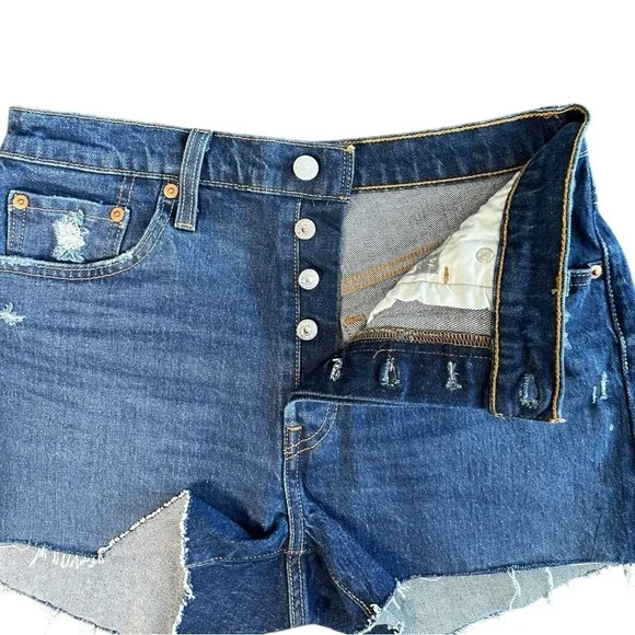 Levi's Women's 501 Original Jean Shorts Size 29 Medium Wash NWOT - Picture 3 of 9